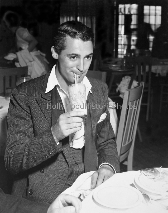Cary Grant Paramount commissary 1933 CL WM.jpg
